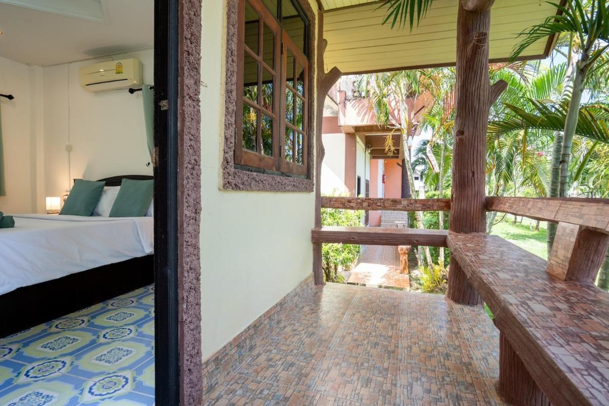 Lanta School Beach Resort Koh Lanta Bagian luar foto
