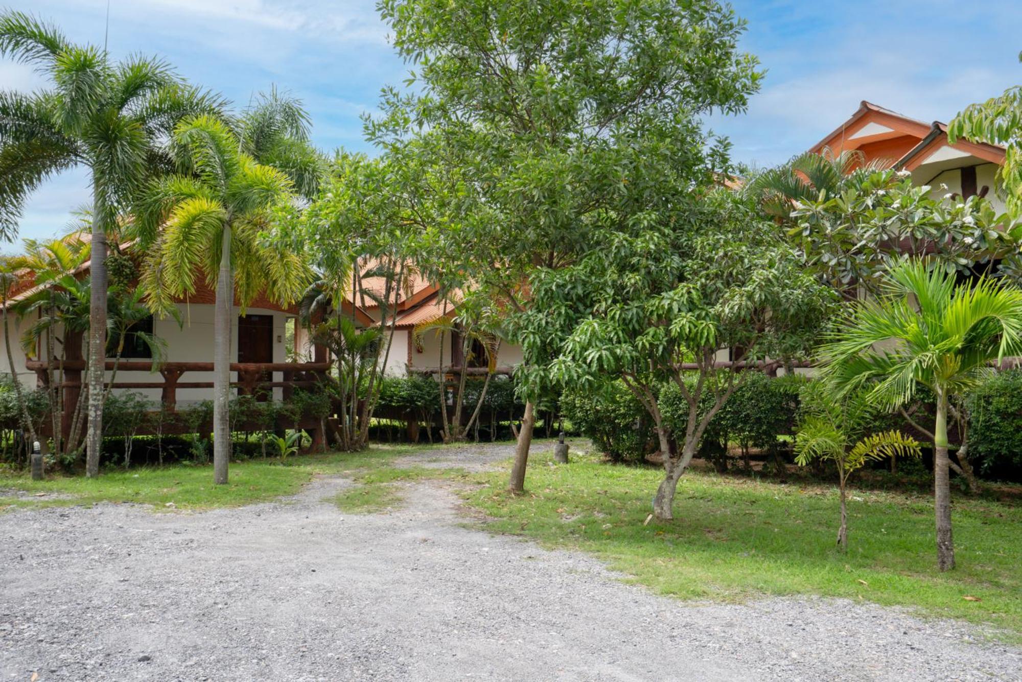 Lanta School Beach Resort Koh Lanta Bagian luar foto